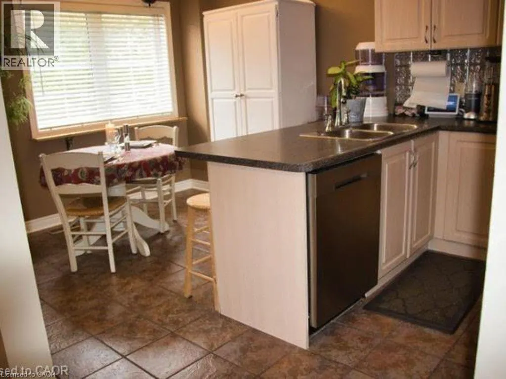 100 BEDDOE Drive Unit# 42, #42