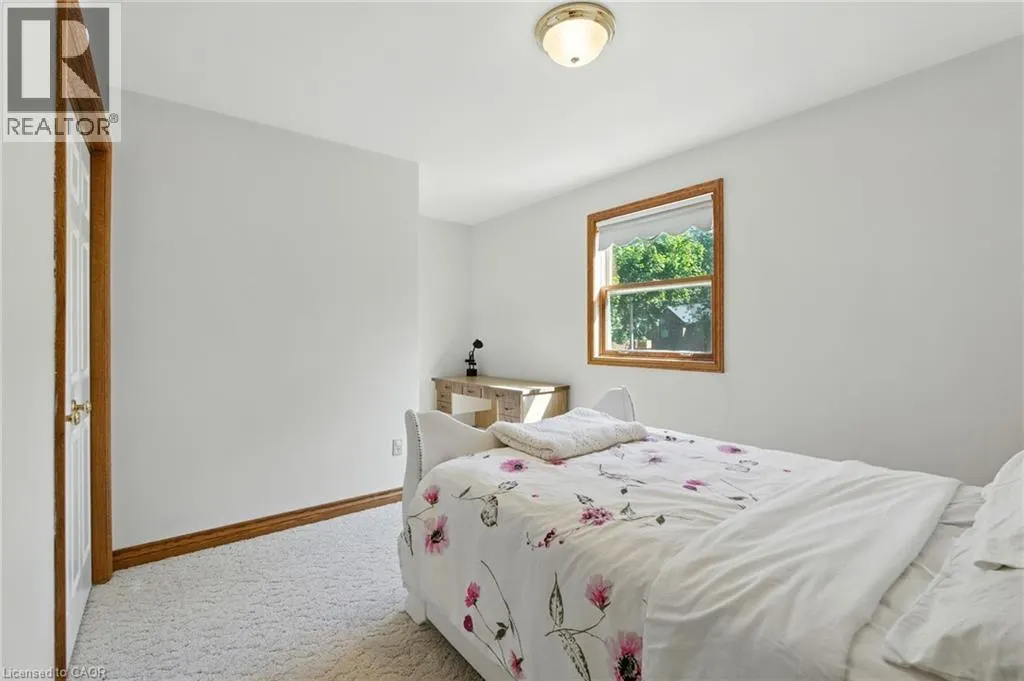 32 DEERPARK Crescent