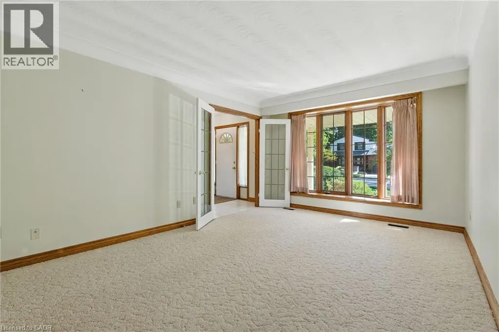 32 DEERPARK Crescent