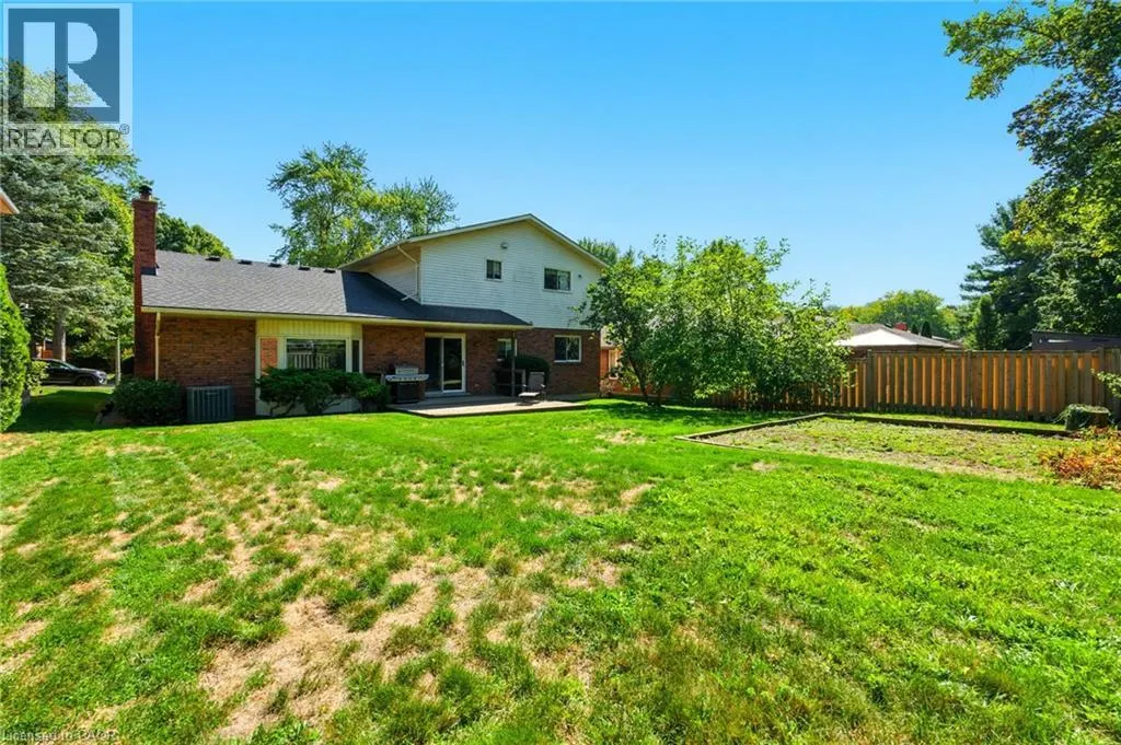 32 DEERPARK Crescent