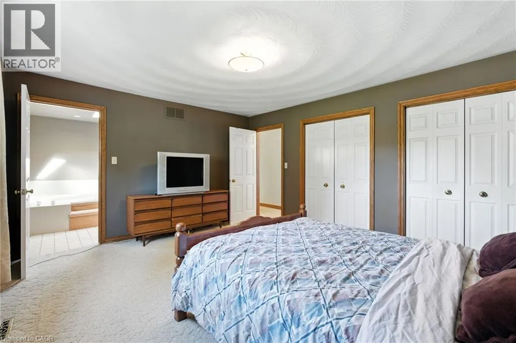 32 DEERPARK Crescent