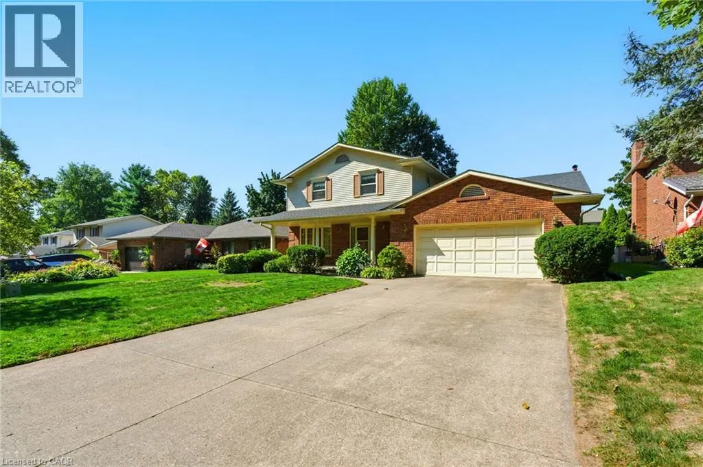 32 DEERPARK Crescent