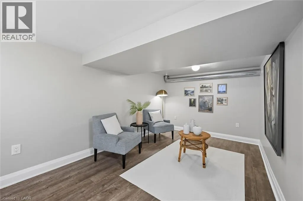 239 ROSSLYN Avenue N