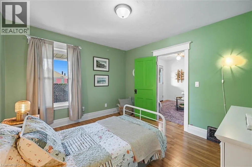 239 ROSSLYN Avenue N
