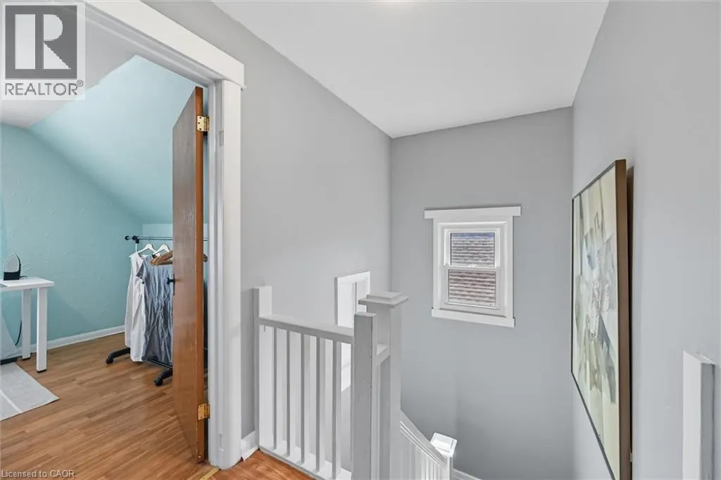 239 ROSSLYN Avenue N