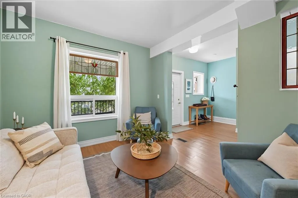 239 ROSSLYN Avenue N