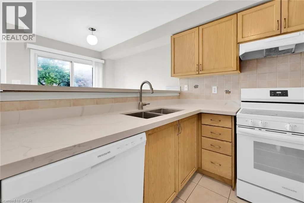 2494 NEWCASTLE Crescent