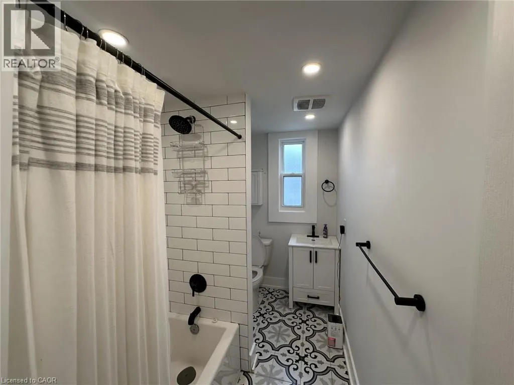 262 ROBERT Street Unit# 4, #4