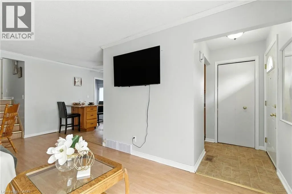 30 RAINBOW Court