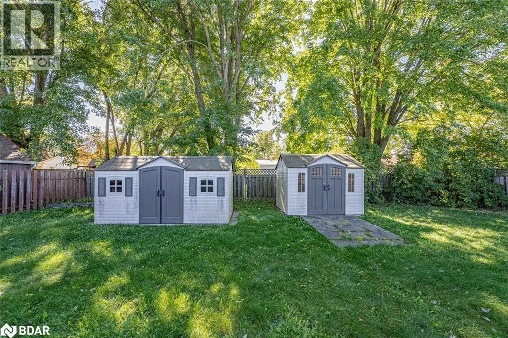 6 SANDSPRINGS Crescent