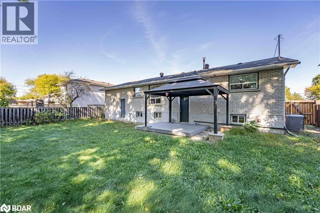 6 SANDSPRINGS Crescent