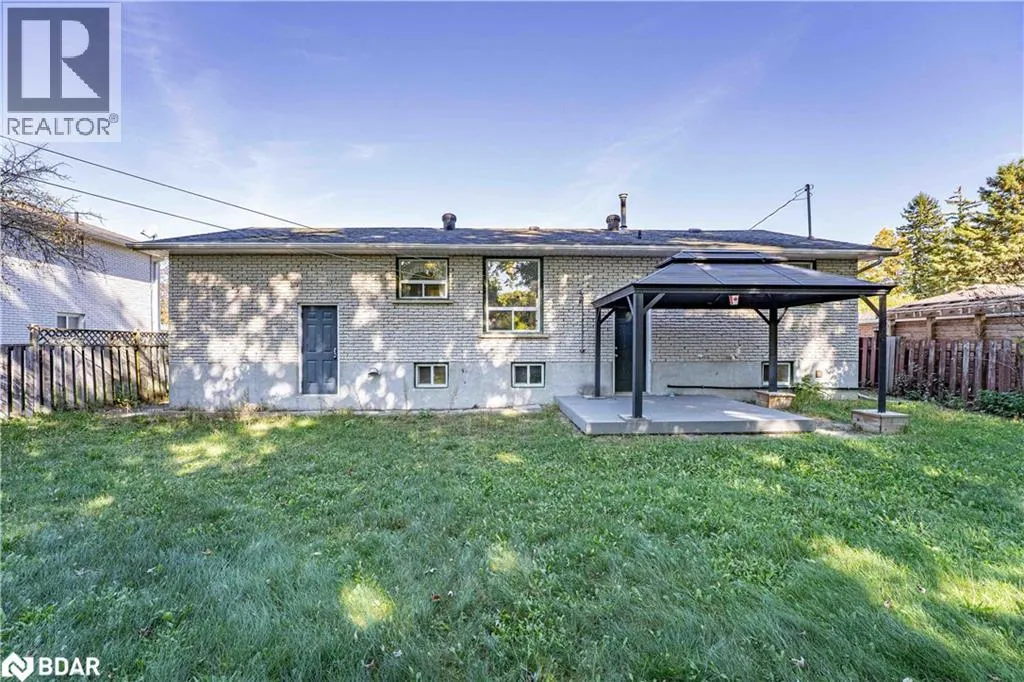 6 SANDSPRINGS Crescent
