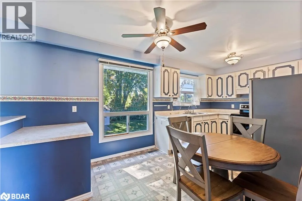 6 SANDSPRINGS Crescent