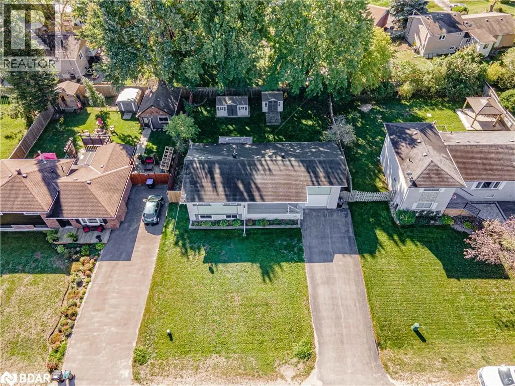6 SANDSPRINGS Crescent