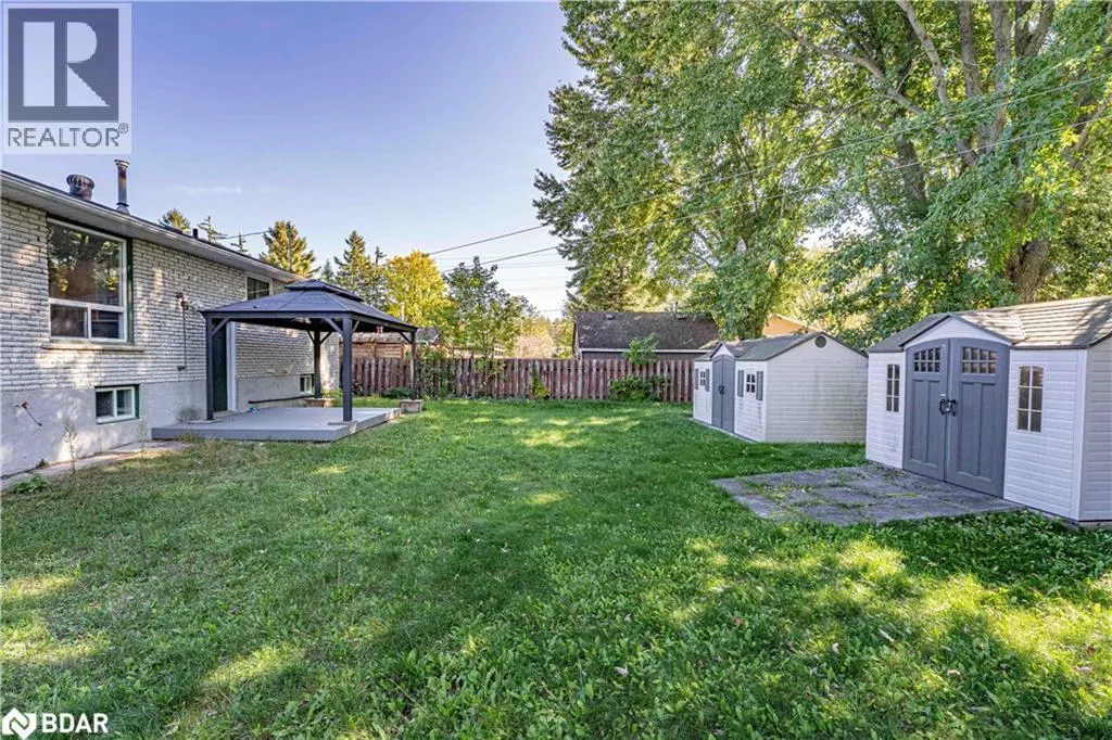 6 SANDSPRINGS Crescent