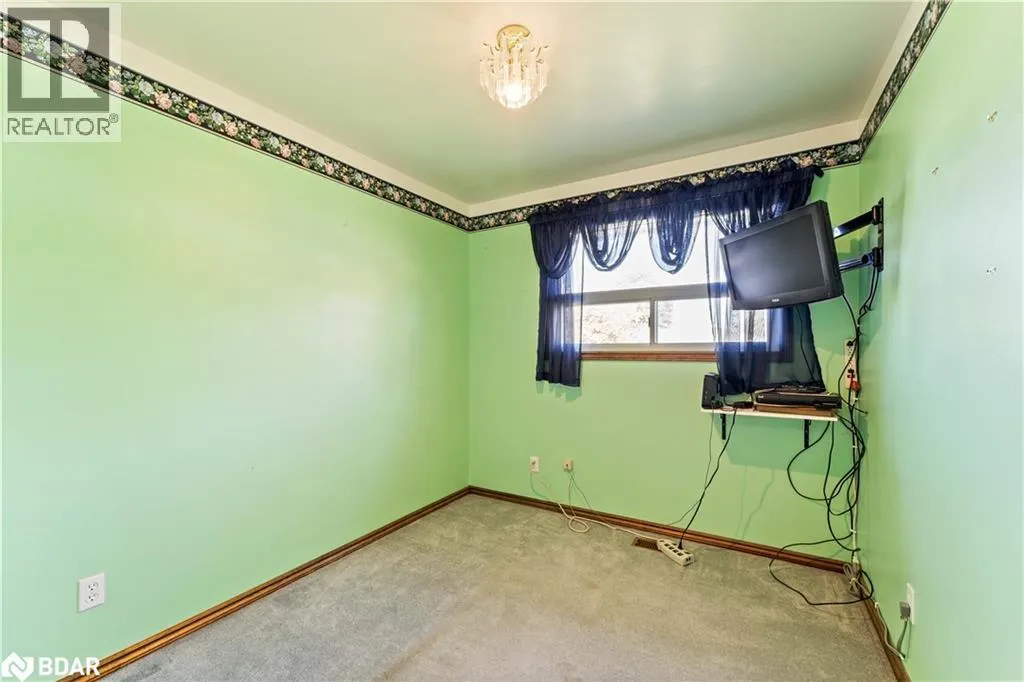 6 SANDSPRINGS Crescent
