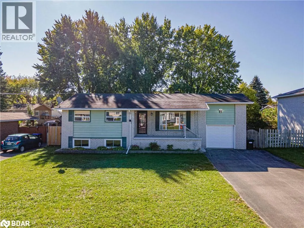 6 SANDSPRINGS Crescent