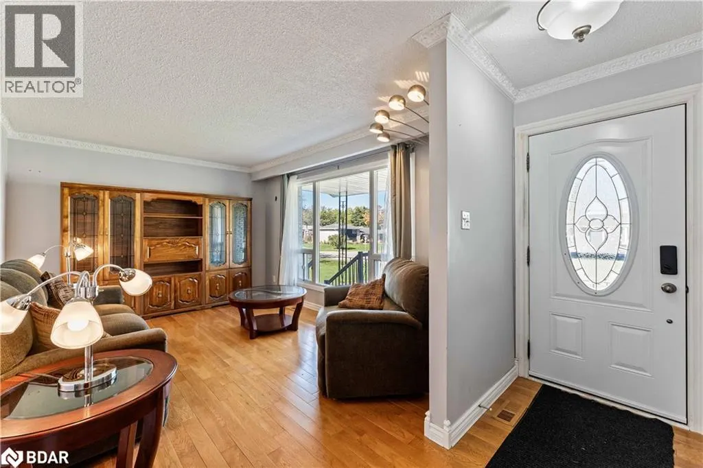 6 SANDSPRINGS Crescent