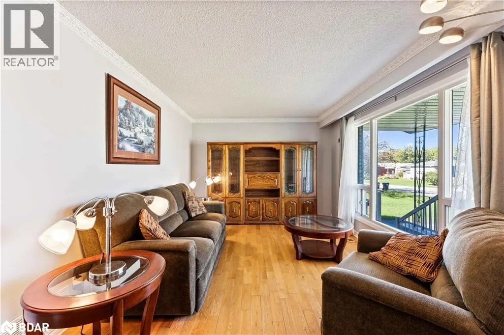 6 SANDSPRINGS Crescent