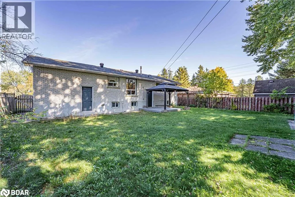 6 SANDSPRINGS Crescent