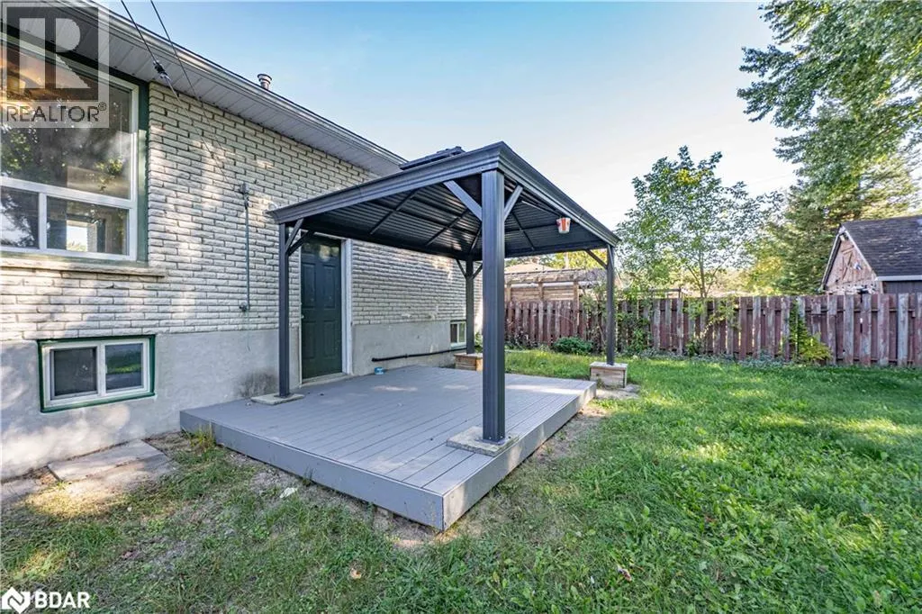 6 SANDSPRINGS Crescent