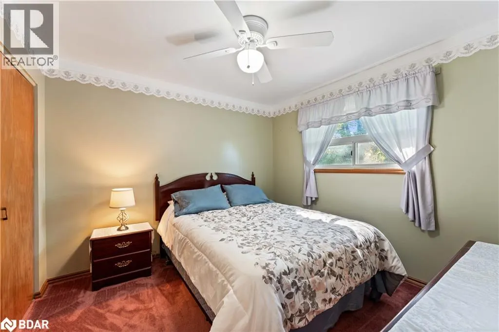 6 SANDSPRINGS Crescent