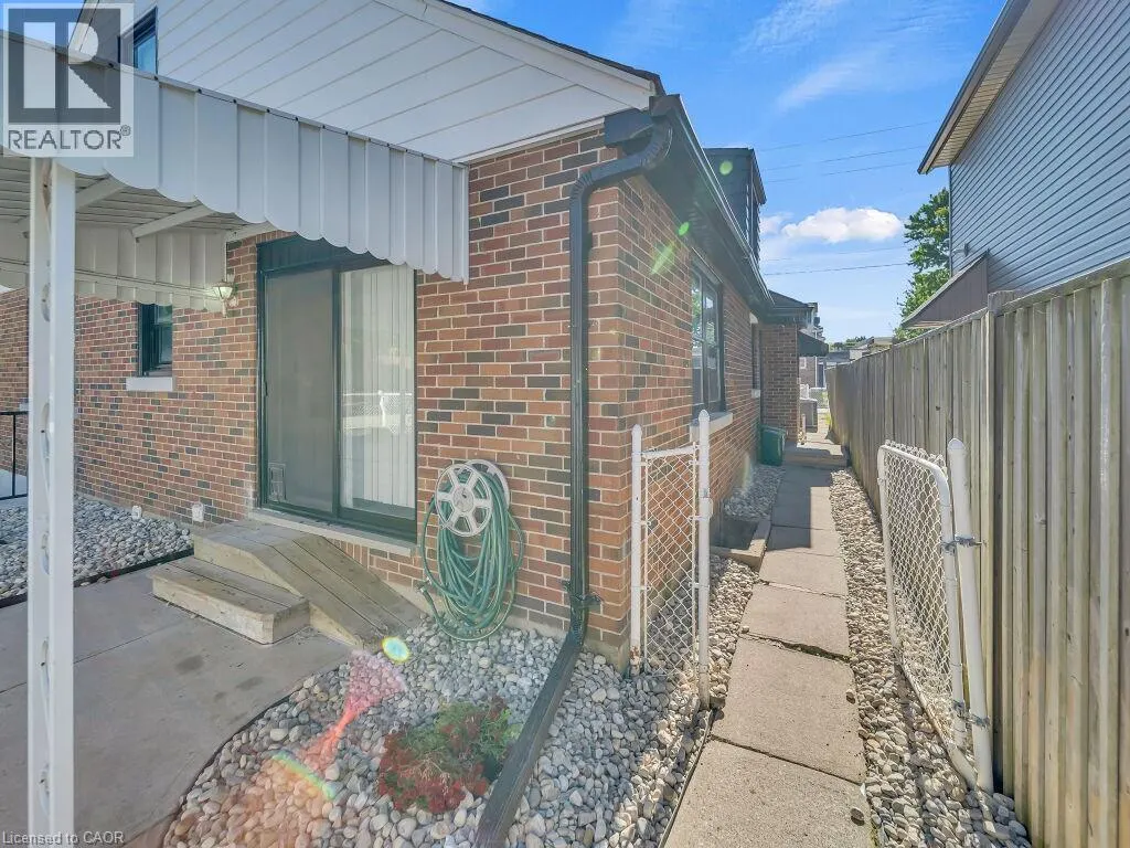 860 VINE Street