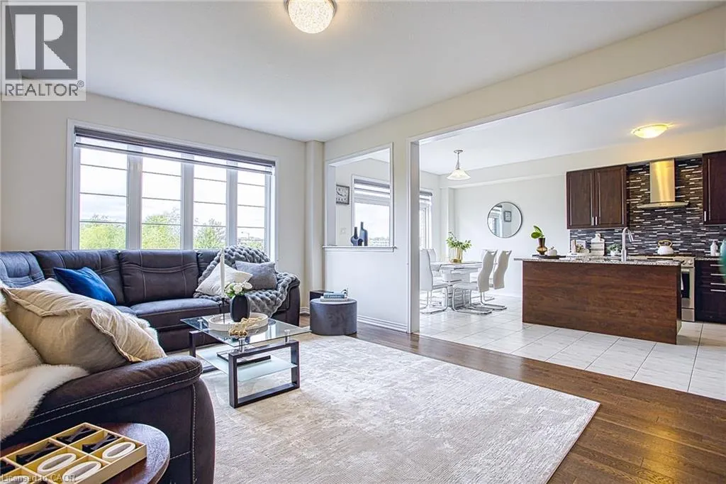 12 MIDHURST Heights