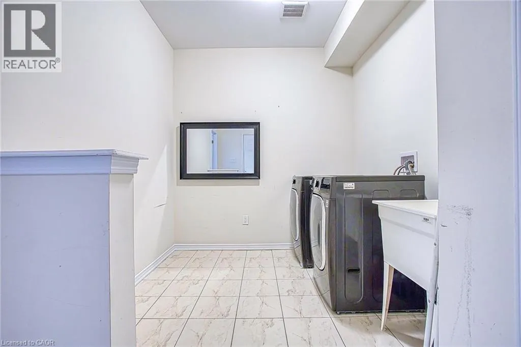12 MIDHURST Heights
