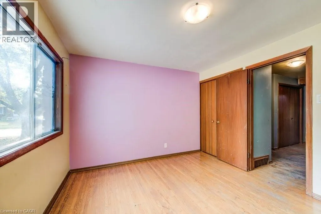 33 EVERGREEN Crescent