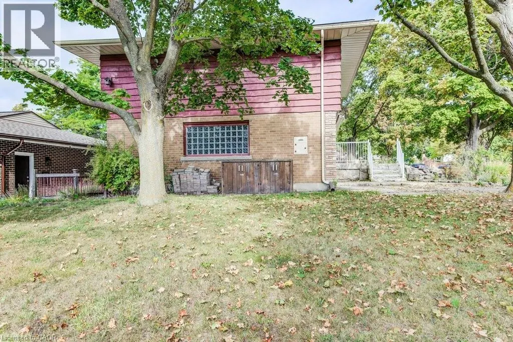 33 EVERGREEN Crescent