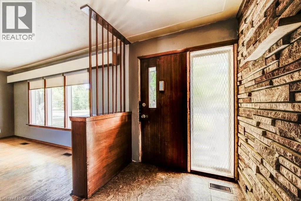 33 EVERGREEN Crescent