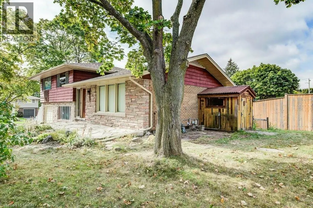 33 EVERGREEN Crescent