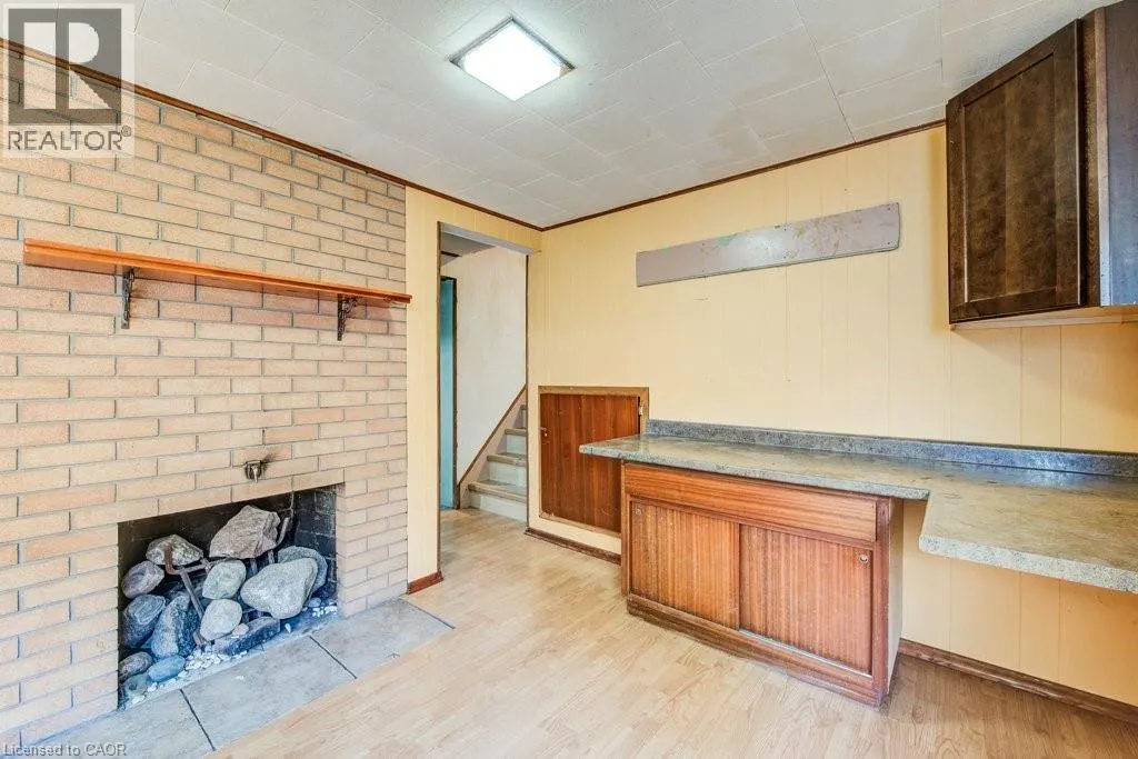 33 EVERGREEN Crescent