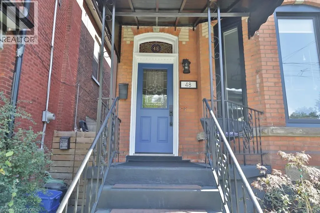 48 PEARL Street N