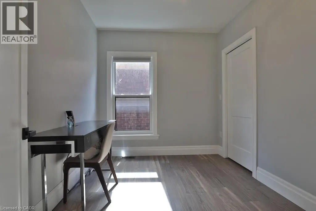 48 PEARL Street N