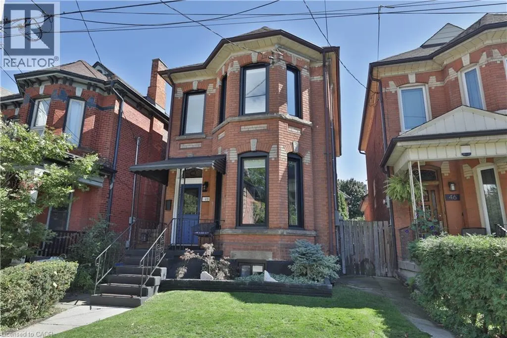 48 PEARL Street N