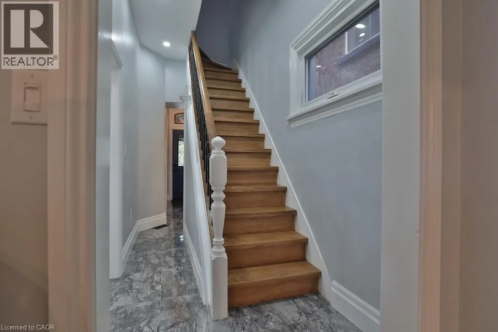 48 PEARL Street N