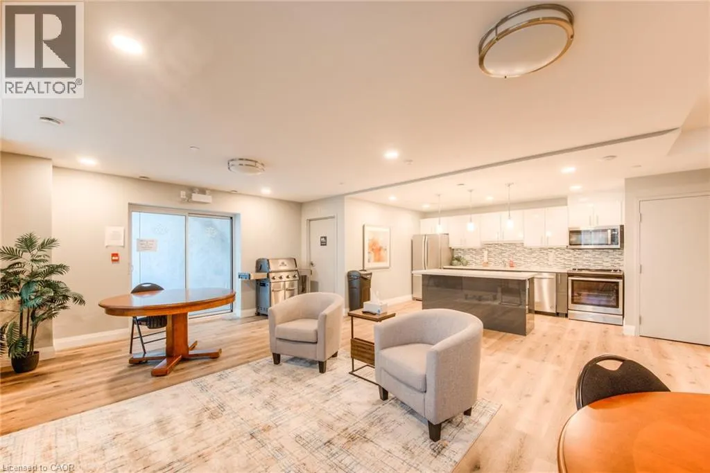 399 QUEEN Street S Unit# 417, #417