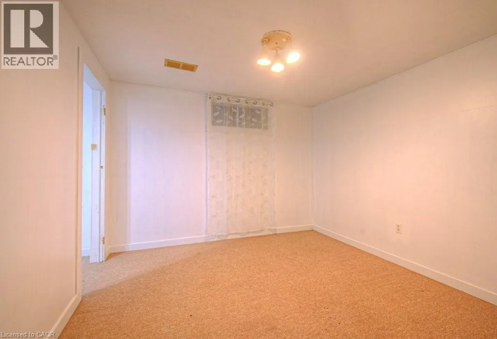 270 DOLPH Street N