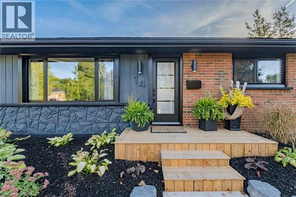 14 MONTOUR Place
