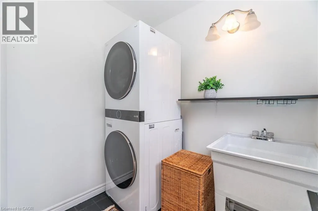 2431 PADSTOW Crescent