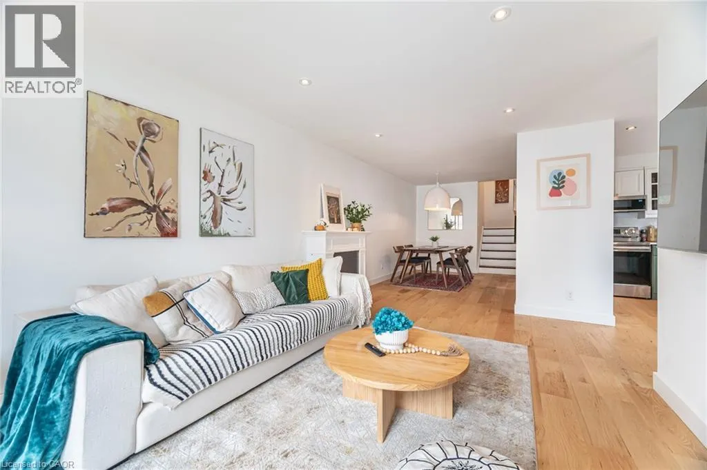 2431 PADSTOW Crescent