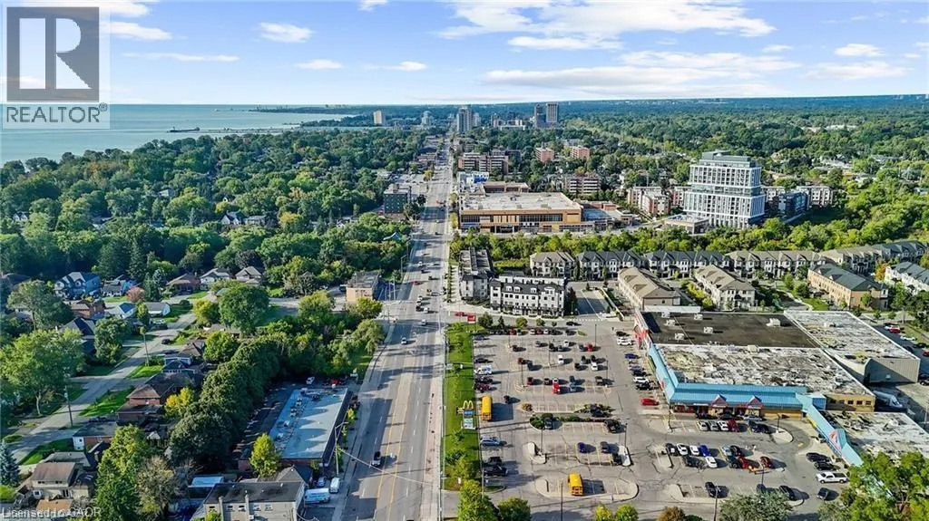559 LAKESHORE Road E
