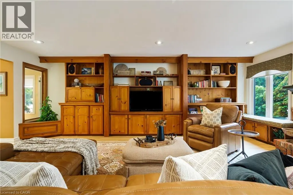373 BROOKVIEW Court