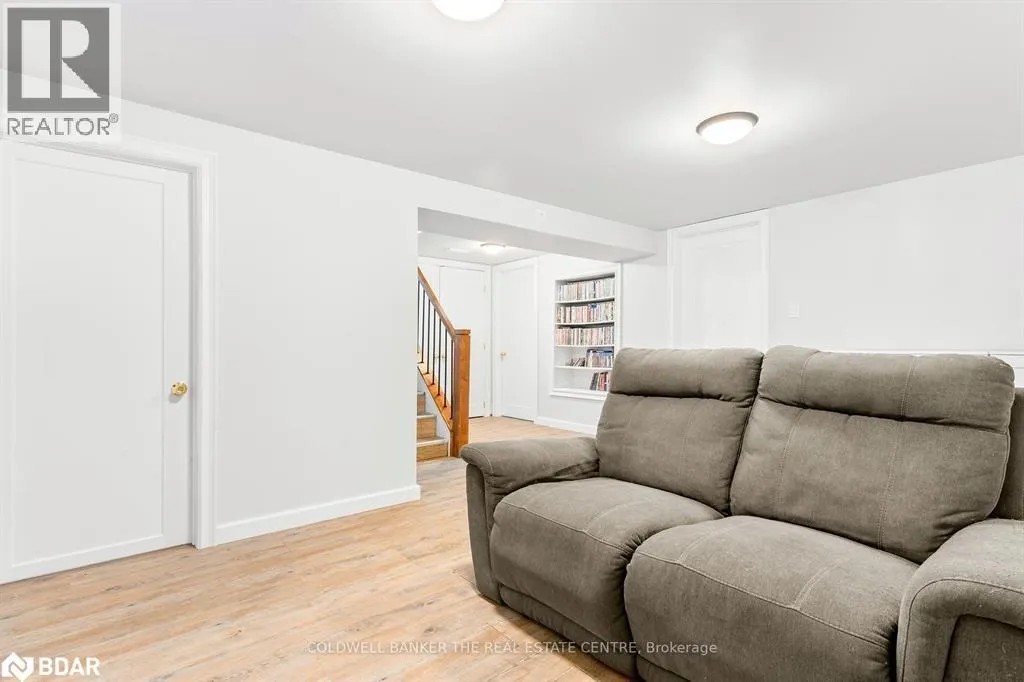 7 LEACH Street