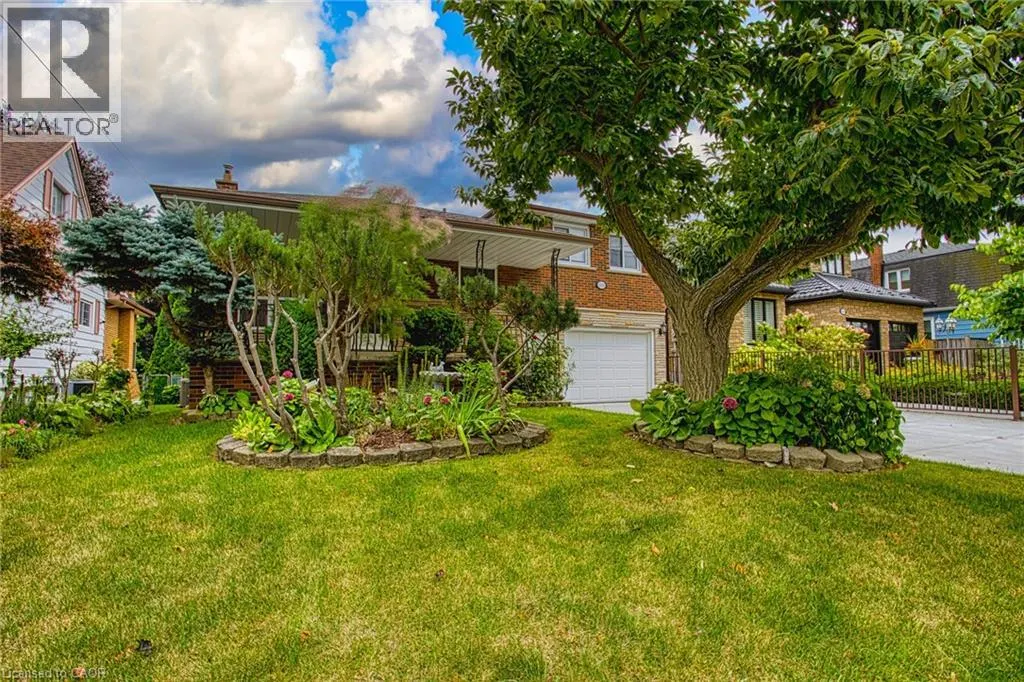 633 ROSSEAU Road