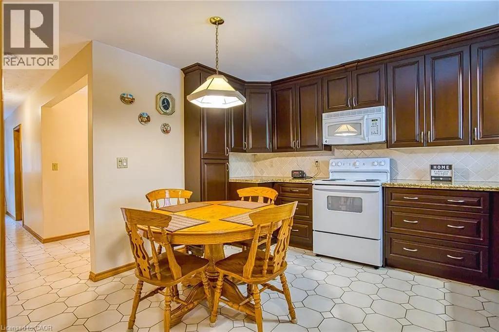 633 ROSSEAU Road