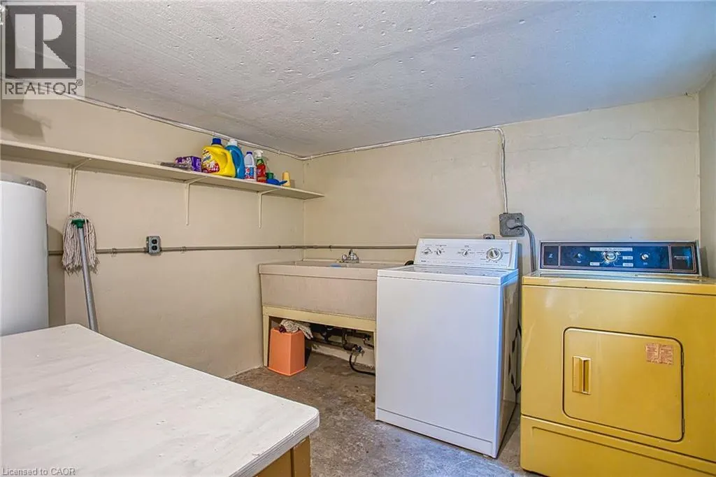 633 ROSSEAU Road