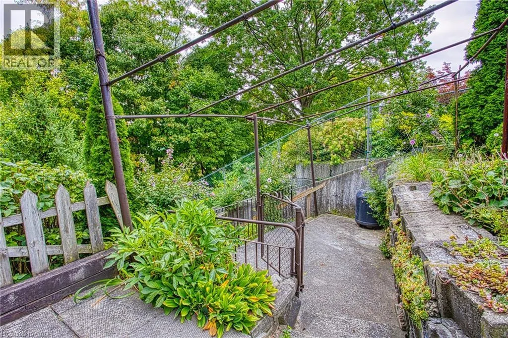 633 ROSSEAU Road